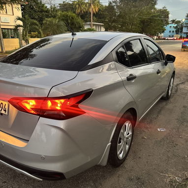 Se renta Nissan Versa 2022 Automático - Img 112558465