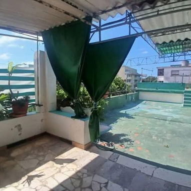 SE VENDE AMPLIA PROPIEDAD DE DOS PISOS EN MIRAMAR - Img 128134279