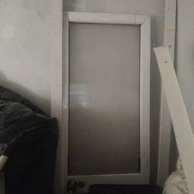 Venta de puerta de cristal y aluminio con marco y yale - 2/2