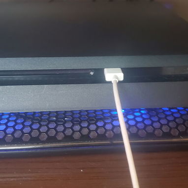 ... PLAY 4 SLIM 1TB, COMO NUEVO 2s MANDOS ORIGINALES, BASE CARGA, V10.50 2s JUEGOS - Img 126755324