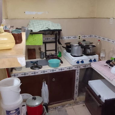 *$6500usd. En venta apartamento (1er piso interior) de un edificio en buen estado constructivo en Centro Haba - Img 121289770