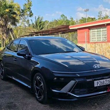 ¡Renta vehículos de lujo y confort en Cuba! 🚗💨 Contamos con modelos modernos tipo SUV y sedanes exclusivos y listos - 4/5