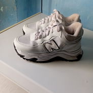Vendo tenis de uso new balance de mujer - Img 57484435