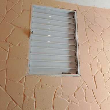 Venta de Casa en Centro Habana                    *CARACTERÍSTICAS*  * Puerta Calle * 3 Plantas * 3 cuartos * ⁠2 baños e - 4/9