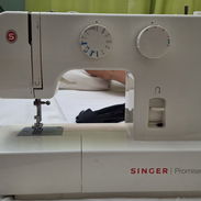 Maquina de coser Singer, 12 puntadas - Img 55915593