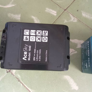 MIRA ESTO SOPLADOR DE HOJAS NUEVO CON 2 BATERIAS 80 USD - 4/9