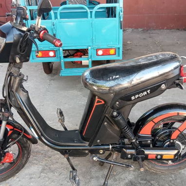 Bicimoto grillo haciendo 40 km no tiene plásticos partidos viene con su cesta más detalle al pv - 2/2