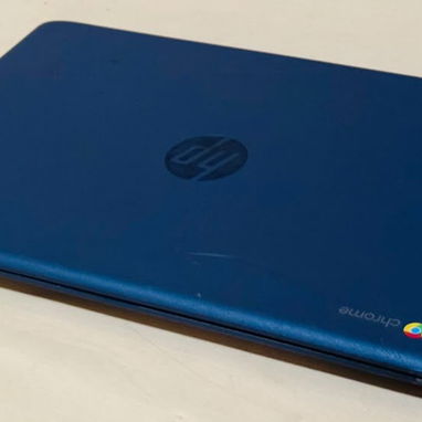 Laptop HP con 8h de duración de batería ideal para estos tiempos de apagón como también para trabajos de contabilidad. - 3/5