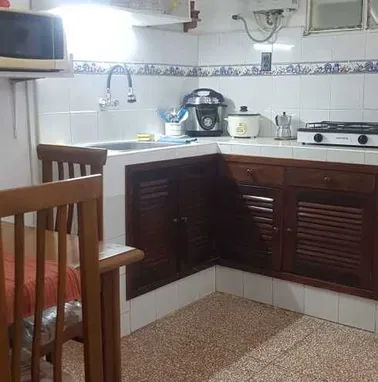 Renta de apartamento en céntrica zona de 23 y 12. Ideal para residentes extranjeros. - Img 96747398