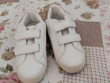 Zapatos infantiles nuevos a estrenar para niñas y niños. - Img 62577476