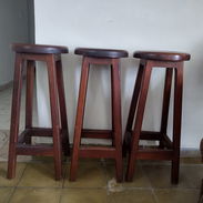 VENDO 3 BANQUETAS MULTIUSOS. IDEAL PARA BAR, ISLAS, ETC. - Img 57943661