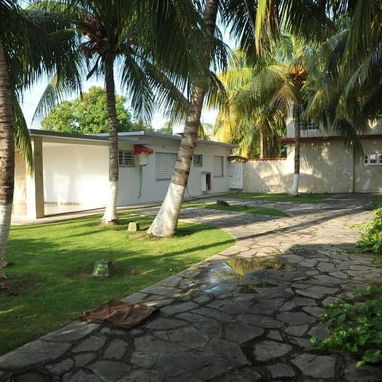 Paneles solares en casa en playa de Guanabo a 3 cuadras del mar 🌊con piscina y planta eléctrica +53 52463651 3 hab , P - Img 89281528