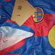 Camisa del FC Barcelona versión de local equipación roja y azul . temporada actual 25/26 .Talla L - Img 55266422