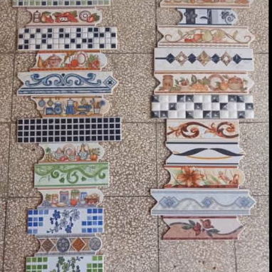 Losa de pisó y azulejos, cenefa de cocina  , bloque de cristal entre otras cosas más - Img 117861333