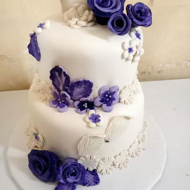 CAKES PARA SANTOS UNICOS DE MERENGUE Y FONDANT - 3/10