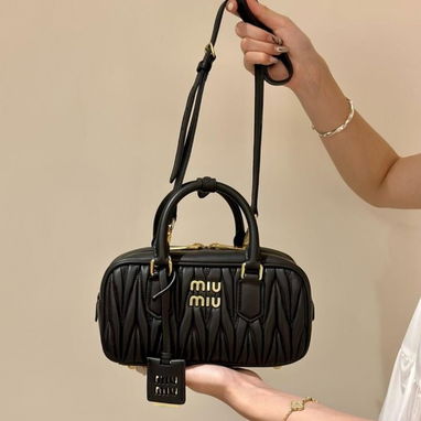 Carteras de lujo estilo Miu Miu $100 Domicilio incluido 🚗 Bolsos acolchados 4 colores. ¡Mejores precios y calidad aquí! - 4/5