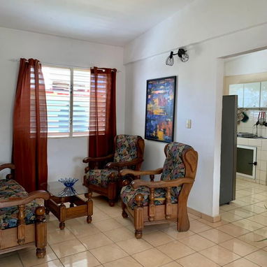 A la venta apartamento Placa Libre con Garaje Privado y Cerrado para 2 autos a pocos metros del Cine Avenida - Img 122156003