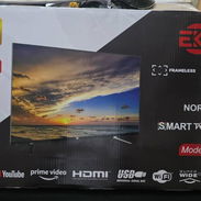 SMART TV EKO 32" CON CAJITA INTERNA Y SOPORTE A LA PARED: - Img 57810310