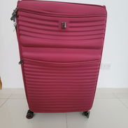 Vendo maleta nueva de 23kg en 50 usd soy del Cerro mensajeria gratis si es cerca 53546464 - Img 57102898