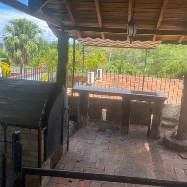 Venta de casa independiente en Cojímar se hace negocio por carro moderno - Img 128130814