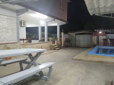 Casa de alquiler con piscina y 8 habitaciones! En Guanabo! - Img 65358848