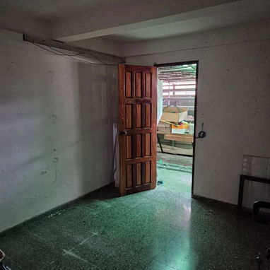 SE VENDE APARTAMENTO EN NUEVO VEDADO PLANTA BAJA ENTRADA INDEPENDIENTE CON GARAJE... - Img 121956937