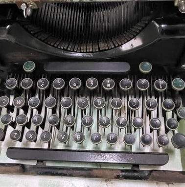 MAQUINA DE ESCRIBIR ANTIGUA UNDERWOOD - Img 88496839