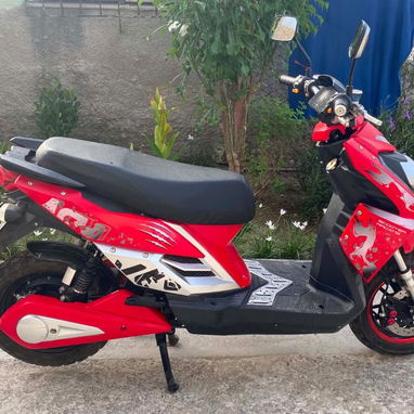 Se vende Por solo 2000 usd . Tiene chapa y sus papeles en orden. Contactar al pv o al 53311633 - 3/7
