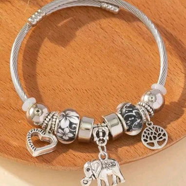 En venta espléndidos accesorios de joyería, esclusivos, a precios increíbles. Anillos, cadenas, pulseras y otros - Img 117789101