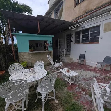 NUEVO VEDADO PRÓXIMO AL BOSQUE DE LA HABANA BIPLANTA EN BAJO CON 315M2 - 6/6