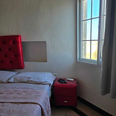 VEDADO EN EL MALECÓN HABANERO APARTAMENTO DE UN CUARTO CON VISTA AL MAR - Img 114603942