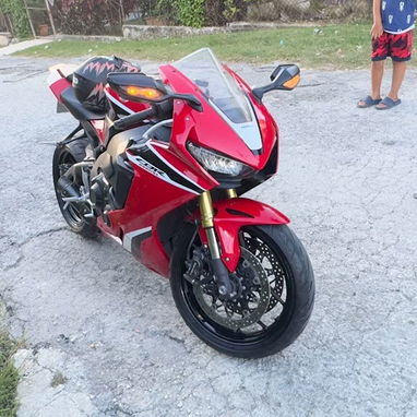Honda cbr 1000RR🏍️💨 - 4/5