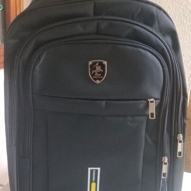 Bolsos medianos cruzados atras $9 usd. Mochila $17 usd - Img 121476410