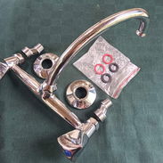 Llave mezcladora niquelada con sus accesorios, nueva - Img 55349707