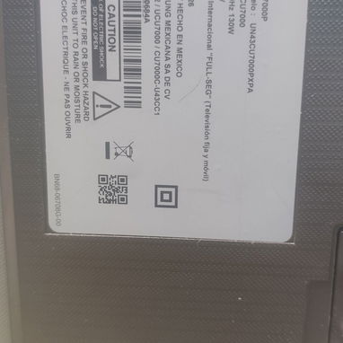 Vendo TV Samsung de 43 pulgadas roto por golpe en la pantalla Kiero 50usd adjunto fotos - Img 123178183