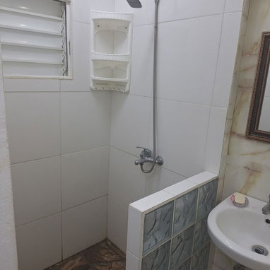 Vendo apartamento un cuarto en el Vedado - Img 123991067