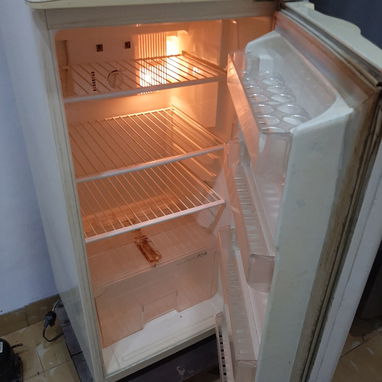 Vendo Refrigerador GoldStar grande con máquina LG nueva Jorge 5282-7867 - Img 117447203