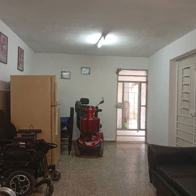 🏡 SE VENDE APARTAMENTO EN BAJOS EN EL VEDADO, zona céntrica, letras. - Img 120925831