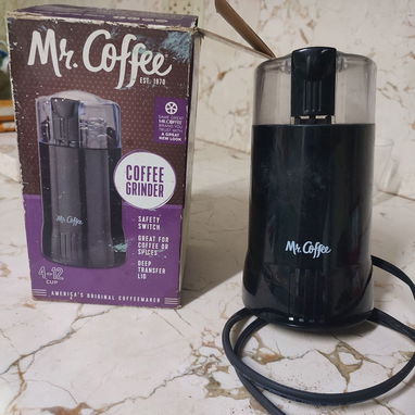 Molino de cafe de uso,pero bien cuidado,casi nuevo - Img 117141282