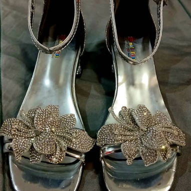 Zapatos de niña. Elegantes zapatos para las princesas de casa. - Img 122697095