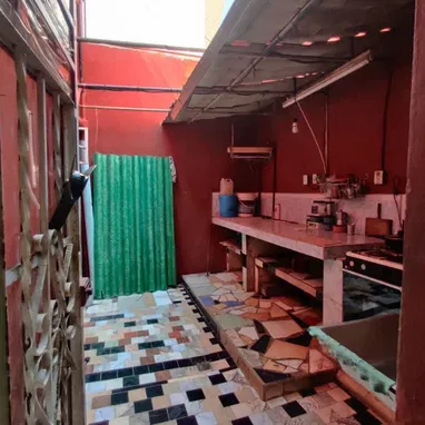 Casa Independiente de 4 Habitaciones con Apartamento Anexo en Miramar !!! - Img 125070853