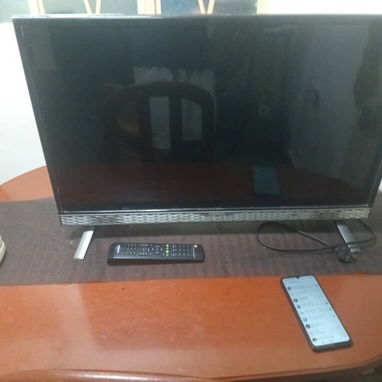 TV KONKA DE 32 PULGADAS CON CAJITA INTERNA Y BARRA DE SONIDO - 4/4