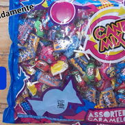 Bolsas piñateras, chambelonas, chicles, pastillitas, malvaviscos, jugueticos, confeti y artículos de fiesta variados - Img 55741455