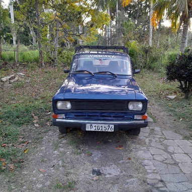 Moskvitch Listo para traspaso , chapisteria recién hecha , motor reparado y cuenta con motor de respuesto. - Img 123670301