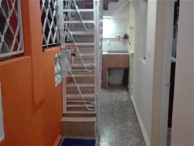 *$30 000 con ajuste. En venta casa en planta alta con entrada puerta de calle en Centro Habana. Más fotos al WhatsApp - Img 67529223