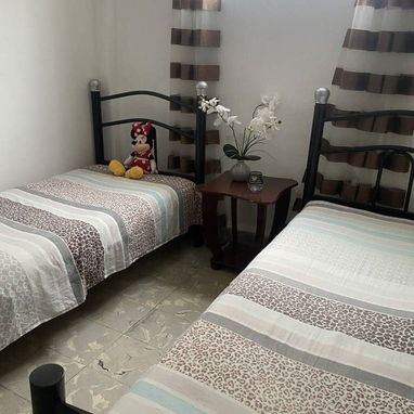 Se vende apartamento puerta de calle, enrejado en Alturas de Belén.Consta de: portal, sala-comedor- cocina ( a la americ - Img 120885306