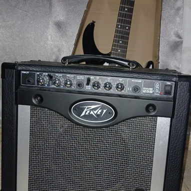 Guitarra Eléctrica Peavey + Amplificador Peavey Rage 258 (Combo Ideal para Empezar) - 2/2