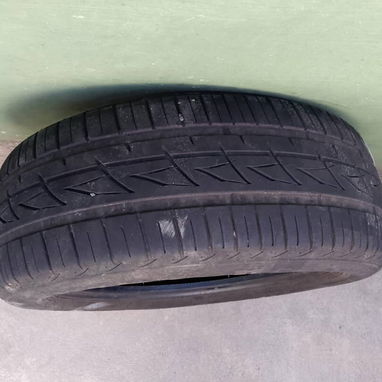 Vendo goma usada en excelente condici贸n - Img 126007124