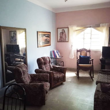 Vendo departamento en el Vedado muy céntrico, construcción antigua en muy buen estado - Img 124121654