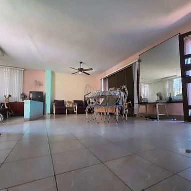 Casa Totalmente independiente Nuevo Vedado 430 m2 Año 1956 6/4 en 160mil 53582376 - Img 122847159